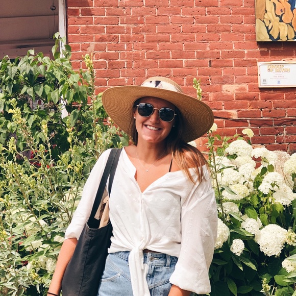 Meet your Posher, Jenna - Picture 1 of 1